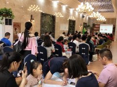 <b>孕妇课堂今日火爆开课！现场宝爸宝妈＂精神、物质＂双丰收！</b>